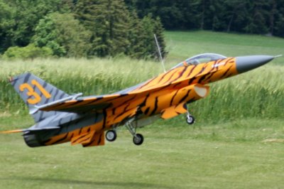 f16